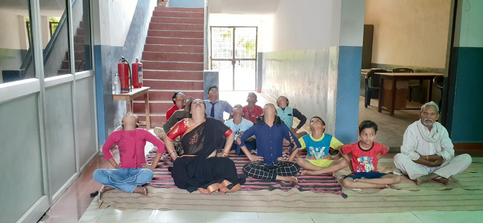 योगाभ्यास करते 18-Jun-2022